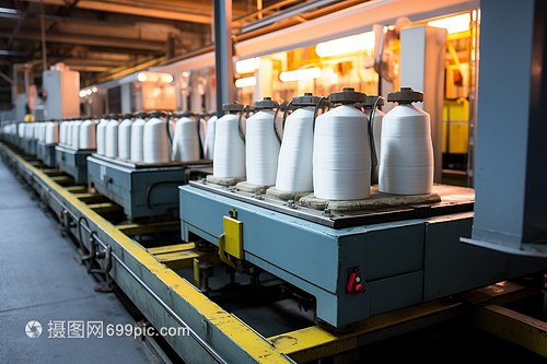 自動化工廠中整齊排列的紗線